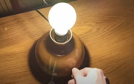 Відключення з нами надовго: українцям радять самим подбати про світло