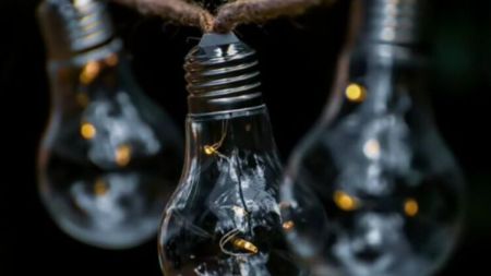 “12 годин зі світлом, 12 – без”. У Раді попередили, що взимку в Україні неминучі відключення