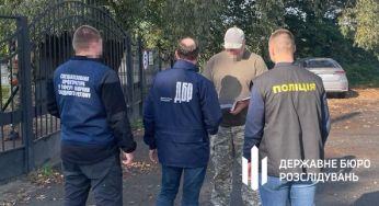 Чиновник ТЦК фіктивно влаштував на службу футболістів