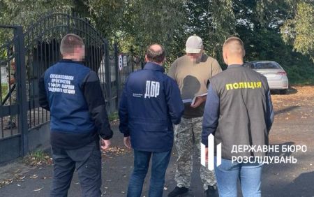 Чиновник ТЦК фіктивно влаштував на службу футболістів