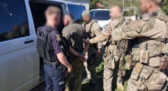 На Тернопільщині чоловік у формі влаштував стрілянину: є загиблі та поранені