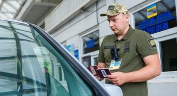 Виїзд за кордон: прикордонники перевірятимуть документи українців по-новому