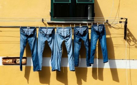 Як прати джинси в пральній машині: чотири корисні поради, щоб улюблені речі мали гарний вигляд