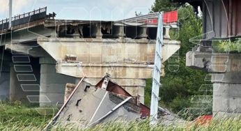 Повітряні сили ЗС України показали момент знищення мосту у Курській області