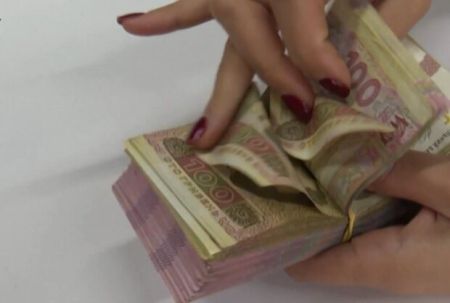 Влада готує новий податковий тягар українцям: всіх вже попередили