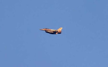 З’явилися вражаючі фото, на яких видно, як винищувачі Ізраїлю протистоять атаці “Хезболли”