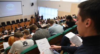 “Корупційна кормушка”: у Раді скаржаться на хабарі під час виїзду студентів за кордон