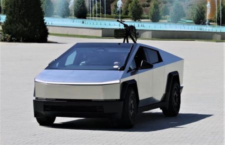 Кадиров похвалився «подарунком» від Маска і пообіцяв відправити його на війну проти України