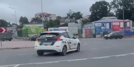 В Україні помітили один із перших поліцейських електромобілів (фото)