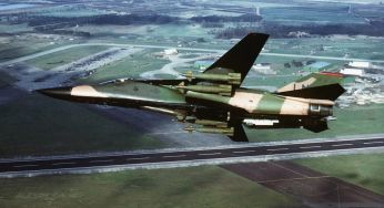 Бомбардувальник F-111 Aardvark — літак на прізвисько “Шепіт смерті”