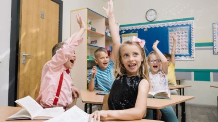 Позбавлять виплат: у Польщі зобов’яжуть українців відправляти дітей до школи та дитсадка