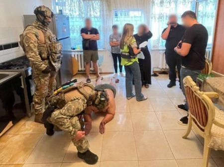 Полювали на військових та їх родини: Нацполіція викрила масштабне злочинне угрупування