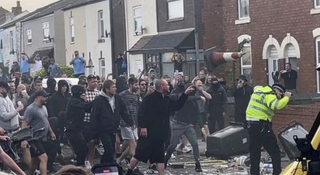 Ультраправі Британії готують щонайменше сотню акцій протесту після різанини в Саутпорті