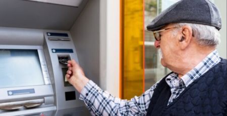 З пенсіонерів непомітно знімають доплати за відпрацьовані роки