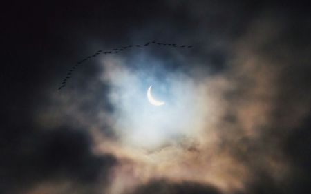 Астрономи прогнозують появу нового міні-Місяця: що це за явище