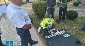 Просив 2000 доларів за відстрочку від мобілізації: у Києві затримали проректора вишу