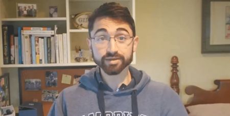 Чоловік з’їв 720 яєць за місяць, щоб подивитися, що станеться з його організмом (відео)