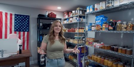 Королева Судного дня: жінка витратила 10 років на підготовку до Третьої світової