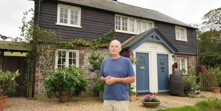 Чоловік витратив $32 тисячі на ремонт старого будинку, а потім з’явився власник-мільйонер