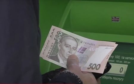 Без грошей залишаться всі: заплатите за кросівки 10 тисяч замість 900 грн