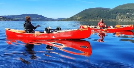 Зачепило щось величезне: на каноїстів в озері Лох-несс напала невідома істота (фото)