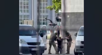 «Він сам прийшов до ТЦК». У Мукачеві воєнкоми по звірячому побили чоловіка і заштовхали в бус