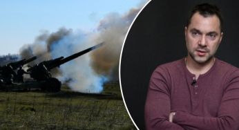 Брак підготовленої піхоти і тактика просочування ворога: Арестович попередив, що фронт тріщить по швах