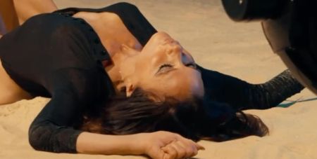 50-річна Вікторія Бекхем роздяглася для реклами своїх парфумів (фото, відео)