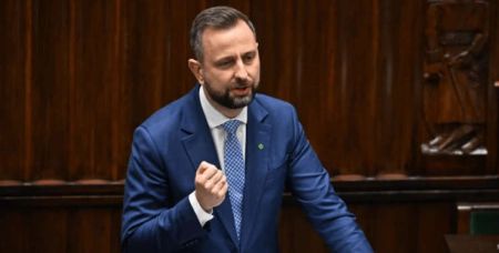 Розкішне життя українських біженців у Польщі: міністр оборони розлютився