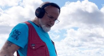 Коштує шалену суму: британець знайшов рідкісну монету в полі через 20 років пошуків (фото)
