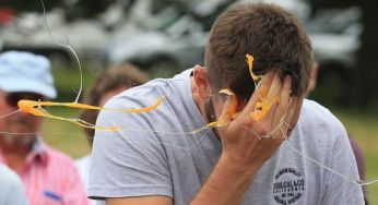 Екстремальний вид спорту: у Британії відбувся чемпіонат із метання яєць (відео)