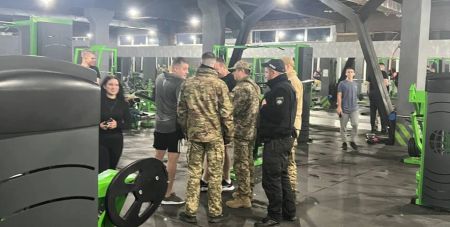 У Львові співробітники ТЦК прийшли з рейдом у спортзал (фото, відео)