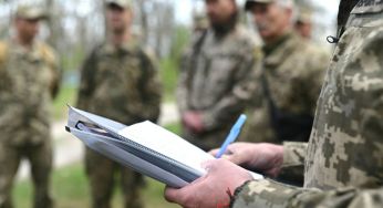 “Я б ще по хребту давав”: військовий жорстко висловився про “бусифікацію”