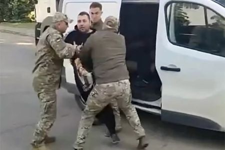 Фото, відео – в’язниця: які вироки виносять українцям за публікацію роботи ТЦК