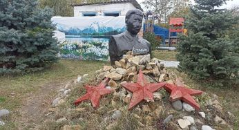“Поповнення у списку страшилищ”: у мережі висміяли новий пам’ятник Сталіну в Росії