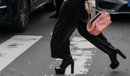 Як стилізувати шкіряні штани цієї осені: трендові поради та лайфхаки