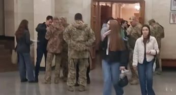 ТЦК і поліція навідалися на концерт коміка Антона Тимошенка (відео)