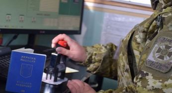 Виїзд за кордон під час воєнного стану: юристи розказали, хто з чоловіків має на це право