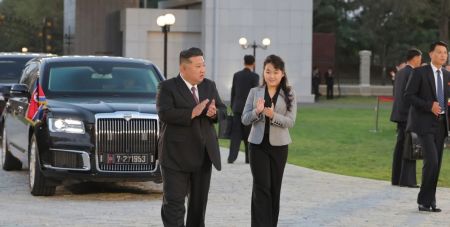 Кім Чен Ин прокатав доньку на російському лімузині та показав масштабне шоу