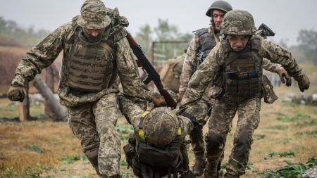 Не тільки хабарі: ухилянти за будь-яку ціну намагаються уникнути мобілізації – The Times