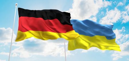 “Чоловіків на фронт, а жінок відновлювати податкову базу”: Польща пропонує позбавити українців виплат