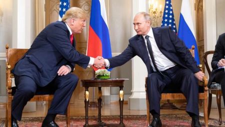 Трамп радився з Путіним, чи відправляти зброю Україні: деталі