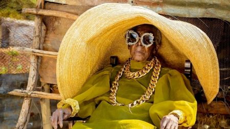 Пенсіонерка із Замбії в масивних сонцезахисних окулярах за одну ніч стала іконою стилю. Фото