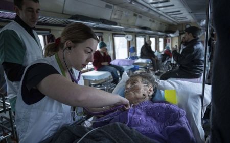 Рада пробила дно: підготувала ганебний закон – так ми залишимося без лікарів