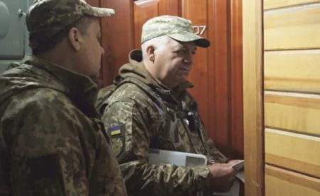 ТЦК стукають у двері: чи можуть проникати до оселі без згоди господаря