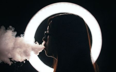 14-річна дівчина вдруге потрапила до лікарні через вейпінг: деталі