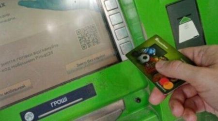 Карти ПриватБанку заблокують, а гроші “випаруються”: як не впасти у фінансову яму