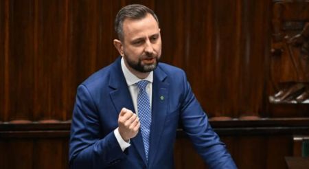 У Варшави знову претензії: у чому міністр оборони Польщі звинуватив українців