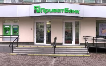 ПриватБанк скасував комісії: за що не потрібно платити до кінця року