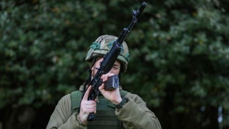 На фронті найгірша ситуація з 2022 року, треба знижувати мобілізаційний вік – волонтер Чмут